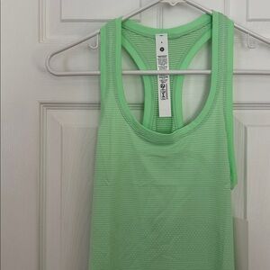 swiftly tech scoopneck tank 2.0 *race